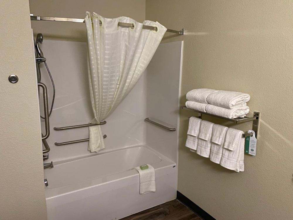 Queen Room - Disability Access interior
